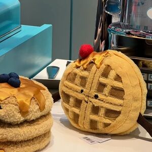NWT AUTHENTIC JELLYCAT NYC DINER WAFFLE